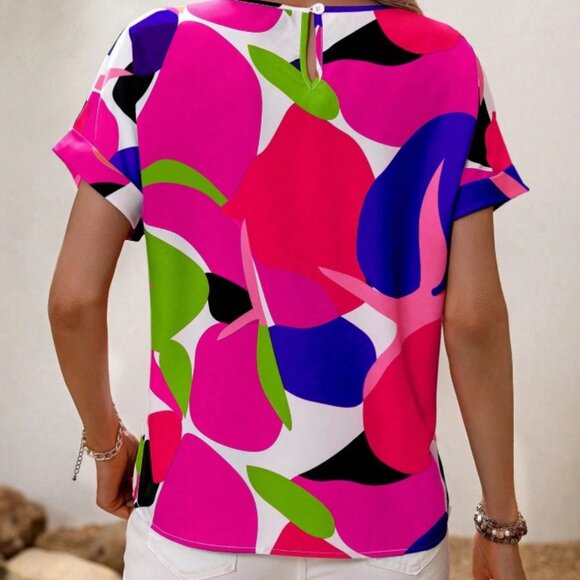 NEW!  Size M Allover Print Batwing Sleeve Blouse - Picture 2 of 3